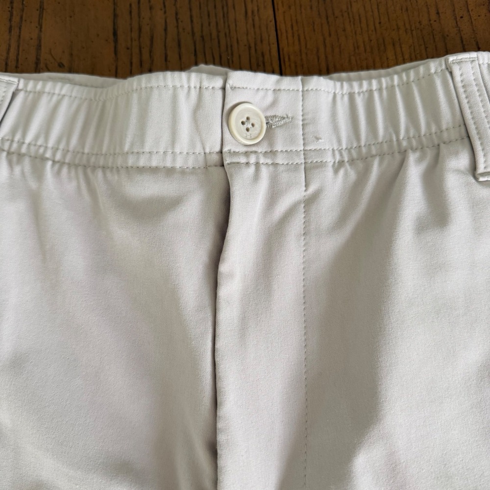 Under Armour Men's Athletic Khaki Golf Shorts Flex Waist Performance Size 42 - Picture 4 of 13